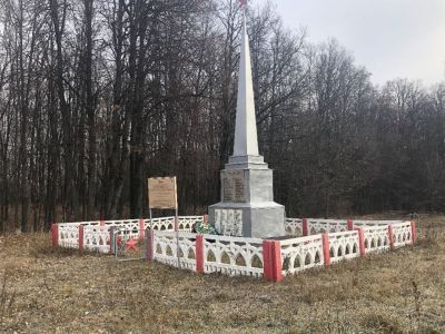 Братская могила воинов Советской Армии, погибших в период Великой Отечественной войны