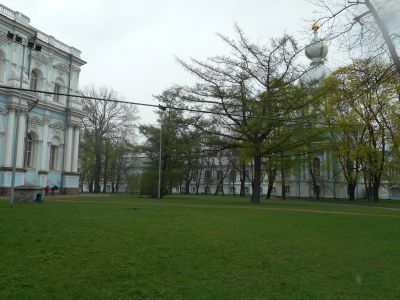 Сад в монастырском дворе