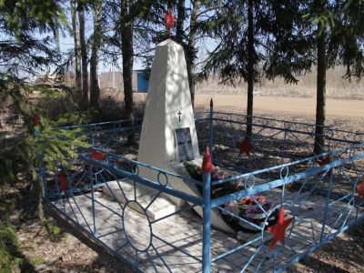 Братская могила воинов Советской Армии, погибших в 1944 г.