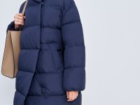 Пуховое стеганое пальто с капюшоном