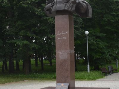 Памятник М. Сеспелю