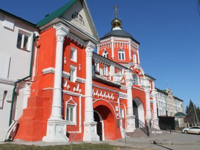 Надвратная церковь Кизического монастыря