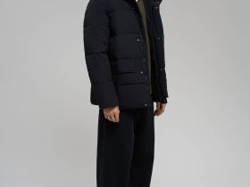 Утепленная куртка с капюшоном