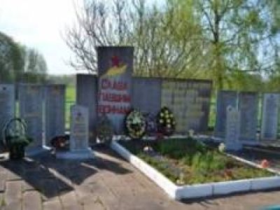 Братская могила воинов Советской Армии, погибших в 1944 г.