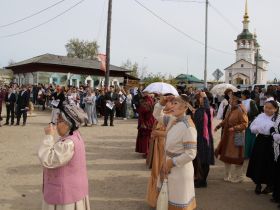Вилюйск преображается: в День города на набережной «Поющие пески» зазвучала новая музыка