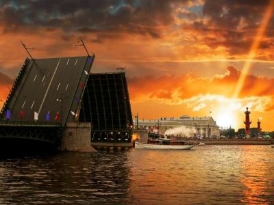 Под разведенными мостами