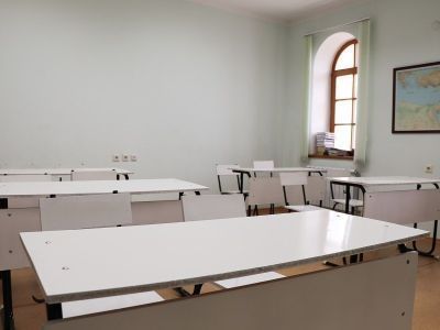 Осужденные отреставрировали мебель для духовной семинарии