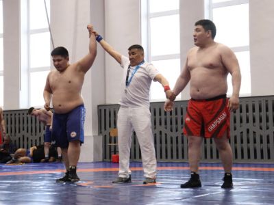 В Якутске выявили победителей турнира по хапсагаю на призы радио «Тэтим»