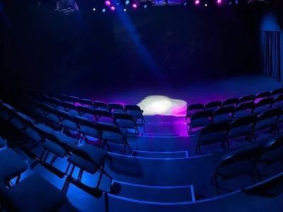 Театральная площадка MOÑ