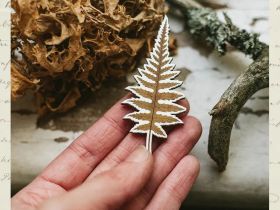 Деревянная брошка Дворникова А. "Лист папоротника"