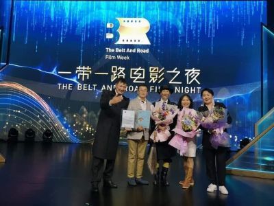 На Шанхайском кинофестивале фильм «Надо мною солнце не садится» покорил сердца зрителей и СМИ