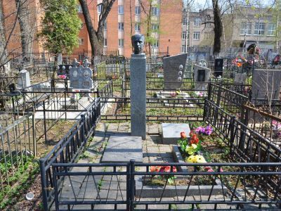 Могила писателя Н.Г.Антонова