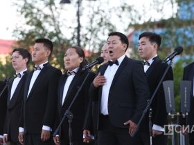 В Якутске провели концерт «Наши маяки», посвящённый Героям России