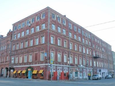 Дом, где в квартире заведующего статистическим бюро Самарской земской управы народника  И.М. Красноперова Ленин Владимир Ильич неоднократно бывал