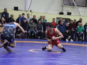 Якутские борцы прошли отбор на первенство России среди юниоров