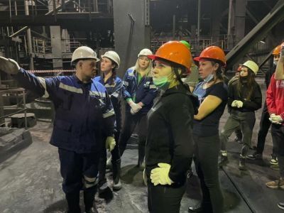 "Якутуголь" провел экскурсию для студентов