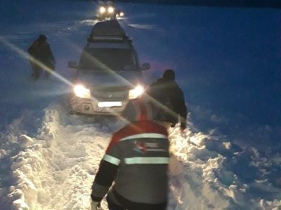 В Якутии спасли рыбаков, застрявших из-за пурги