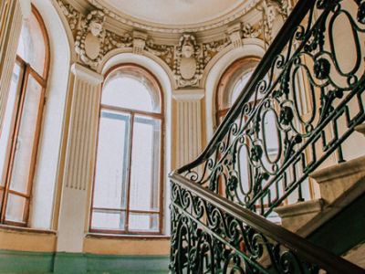 Питерский vibe: скрытые парадные, дворы-колодцы и коммуналка