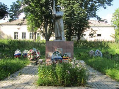 Братская могила 21 советского воина, погибшего в 1941 и 1943 гг. в боях с немецко-фашистскими захватчиками