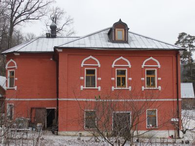 Корпус братских келий с церковью Святителя Николая, 1872 г.