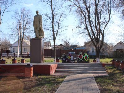 Памятник погибшим воинам