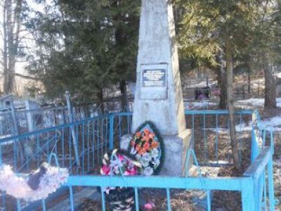 Братская могила с захоронением воинов, погибших в период Великой Отечественной войны 1941—45 гг.