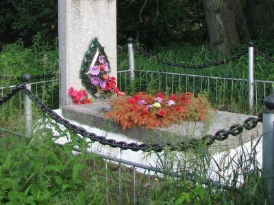 Могила председателя Пореченского сельсовета Шиманского Виктора Эммануиловича, погибшего в 1929 г.