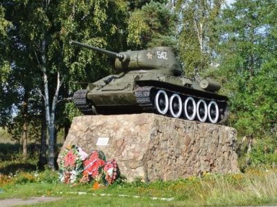 Танк Т-34 - памятник освободителям г. Старая Русса