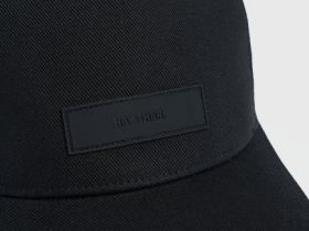 Бейсболка с резиновым патчем и сеткой, Черный