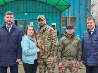 Еще двое солдат приехали в отпуск