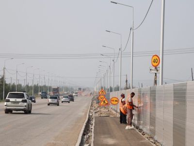 В Якутске на трассе по Покровскому тракту приступили к установке шумозащитных экранов