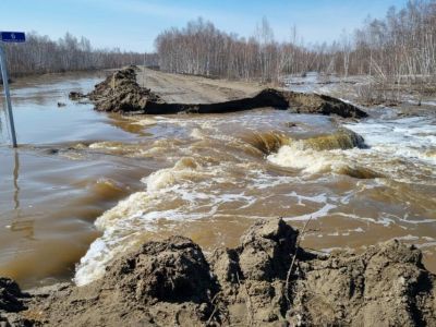 В Таттинском районе весенний паводок разрушил два участка автомобильной дороги