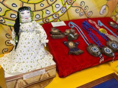 В Оймяконском районе в День республики открыли выставку кукол в национальных костюмах