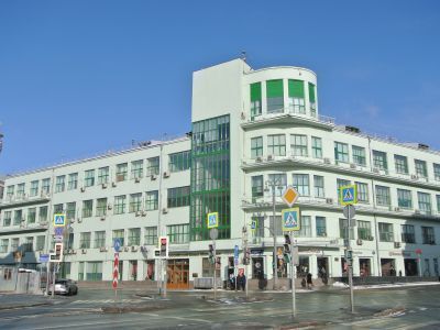 Здание Птицеводсоюза, 1928-1929 гг., архитектор В.Д.Цветаев (в основе корпуса подворья Николо-Угрешского монастыря, нач. ХIХ в.)