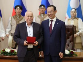 Госнаграды вручили якутянам в преддверии Дня республики