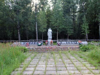 Братское захоронение советских воинов, погибших в 1941-1944 гг.