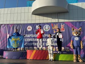На Спартакиаде учащихся в Якутске наградили легкоатлетов, мас-рестлеров и борцов