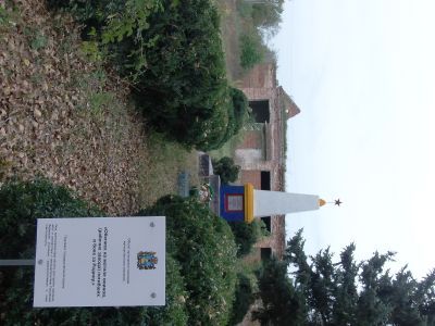 Обелиск на могиле воинов (рабочих завода), погибших в боях за Родину