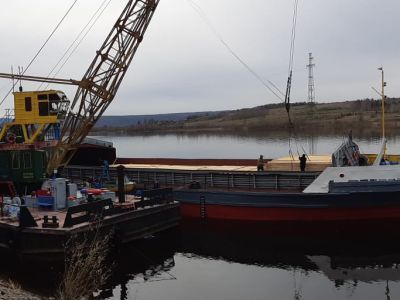 В Иркутской области идет погрузка нефтепродуктов и сухогрузов на суда ЛОРПа