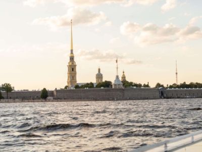 Реки и каналы и Полуденный выстрел с борта теплохода