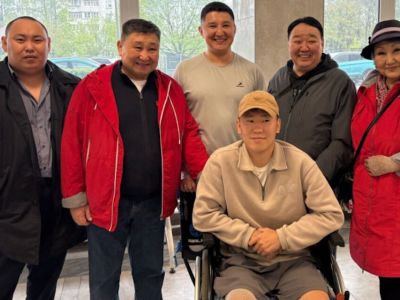 Представители Якутского ТЮЗа поддержали раненых бойцов в Москве