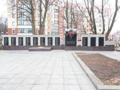 Мемориальный комплекс на братской могиле советских воинов, погибших при взятии города Нойкурен в апреле 1945 года