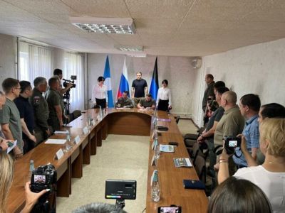 Глава Якутии находится с рабочим визитом в городе Кировское Донецкой Народной Республики