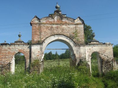 Северные ворота в ограде