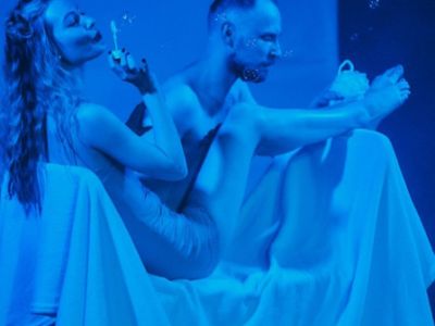 Смех в темноте