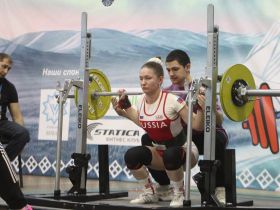 В Якутске начался чемпионат России по пауэрлифтингу