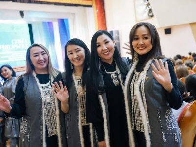 Айсен Николаев отметил роль женщин в сохранении и развитии традиционных духовно-нравственных устоев