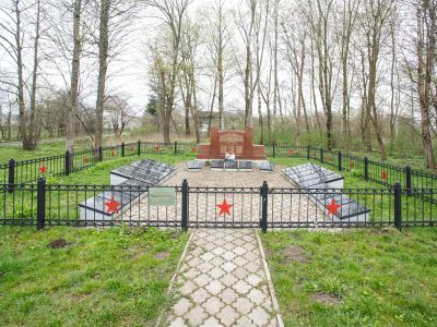 Братская могила советских воинов, погибших в январе 1945 года