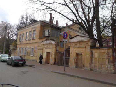 Дом П.Н. Дехтерева с воротами и оградой