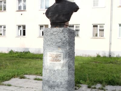 Памятник Герою Советского Союза А.Н.Пашкову (1910-1945)